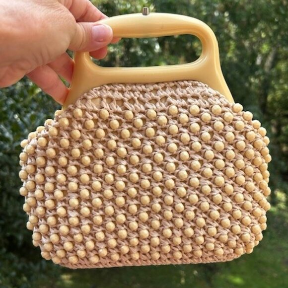 CREAM RAFFIA Beaded Clam Shell Lucite Handle BAG - Picture 1 of 8